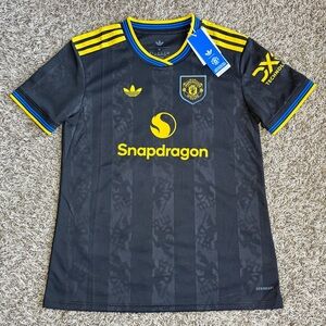 Adidas Manchester United 2025/26 Third Jersey Women’s Size Medium Black KD4228